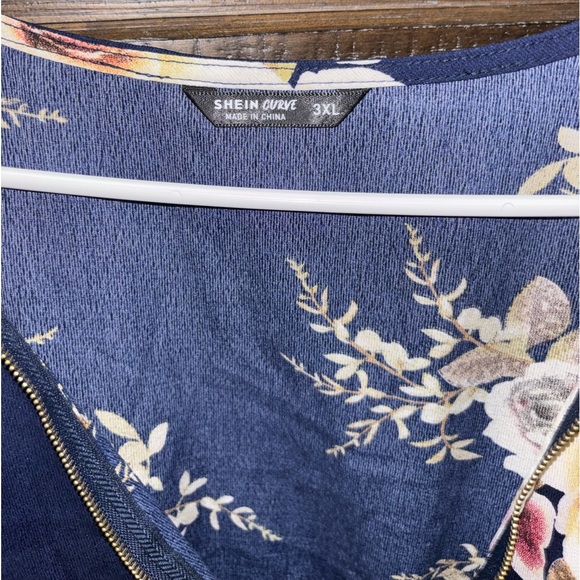 curve size 3 XL navy boho floral blouse with zipper - Picture 2 of 6